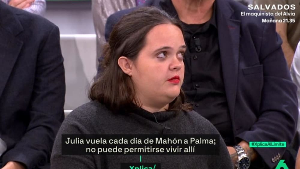Julia agafa un avió tots els dies: "Viu a Menorca, però treball a Mallorca, una habitació em costa 500€"