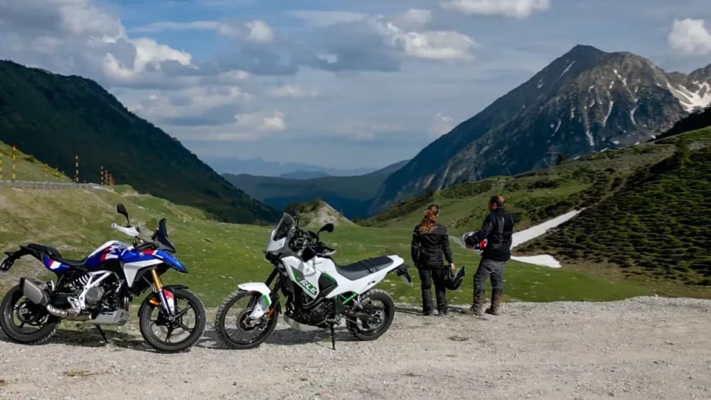 Prova comparativa: #BMW F 450 GS vs Kawasaki KLE 500 ES, molt més que aventureres d'iniciació per a l'A2