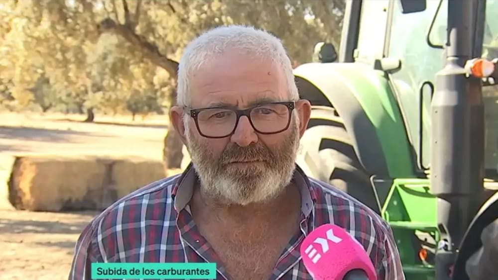 Juan, agricultor: "En tres mesos ha pujat d'1 euro a 1,65 el combustible. Omplir el dipòsit del tractor són 200 litres i te'l gastes en un dia"