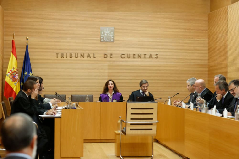 El Tribunal de Comptes es rendeix i amnistia Puigdemont, Junqueras i una trentena d’ex-alts càrrecs