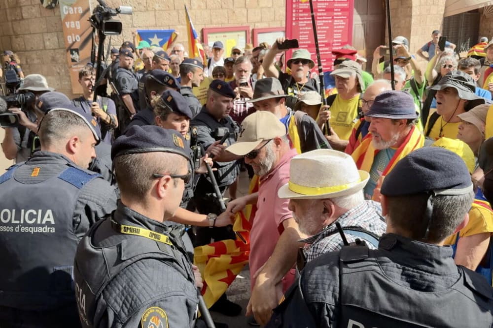 La CUP insta Parlon a investigar el mosso que va fer l’atestat de l’agressió a un agent en la visita reial a Montserrat