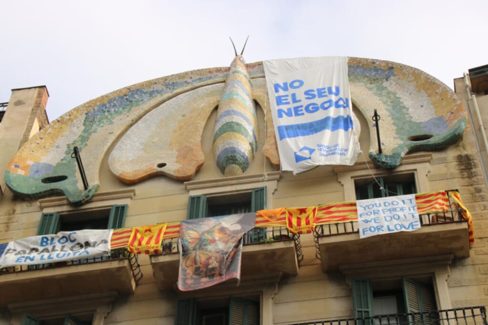 Els veïns del Bloc Papallona de Barcelona anuncien una vaga de lloguers fins que el fons NAD no se’n vagi de l’edifici