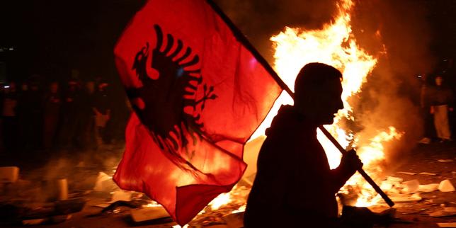 A Albània, la « revolució dels flamencs rosa » es radicalitza per respondre al « menyspreu » i a « la indiferència » del primer ministre