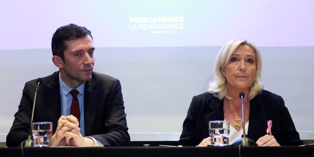 A Brussel·les, Marine Le Pen aïllada després d'haver amenaçat Europa d'un « pols »