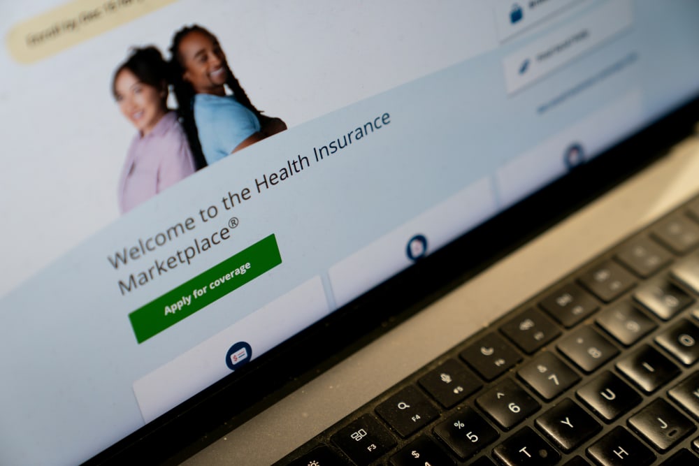 Després de arrencar 760K fora dels plans de salut ACA, l'administració Trump afegeix que algunes persones tornin