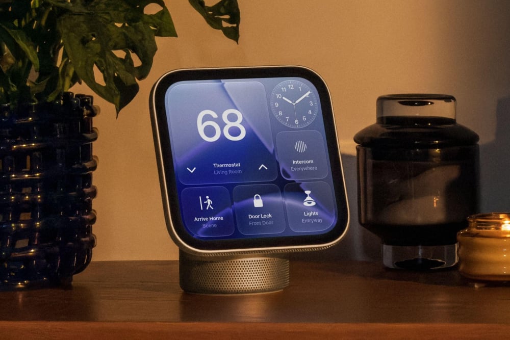 Pantalla intel·ligent Apple HomeView sobre una taula.