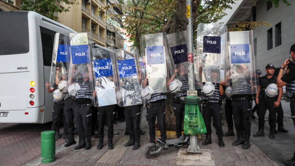 "Un dia ombrívol per a Turquia" : el poder pren el control d'una cadena TV de l'oposició