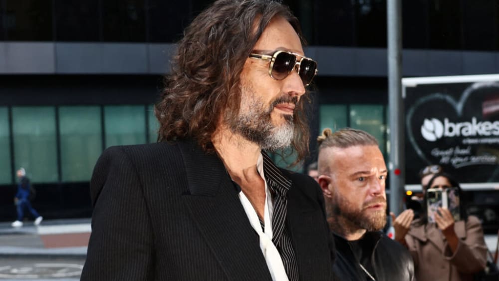 Judici contra l'actor Russell Brand per violació: Fiscalia ho acusa de ser un “depredador sexual implacable”