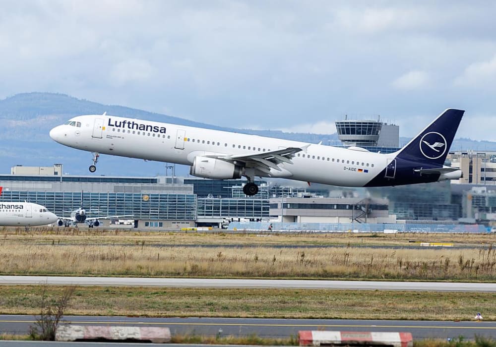 El Govern portuguès tria a Lufthansa per a adquirir fins al 49,9% de l'aerolínia TAP per 1.201 milions