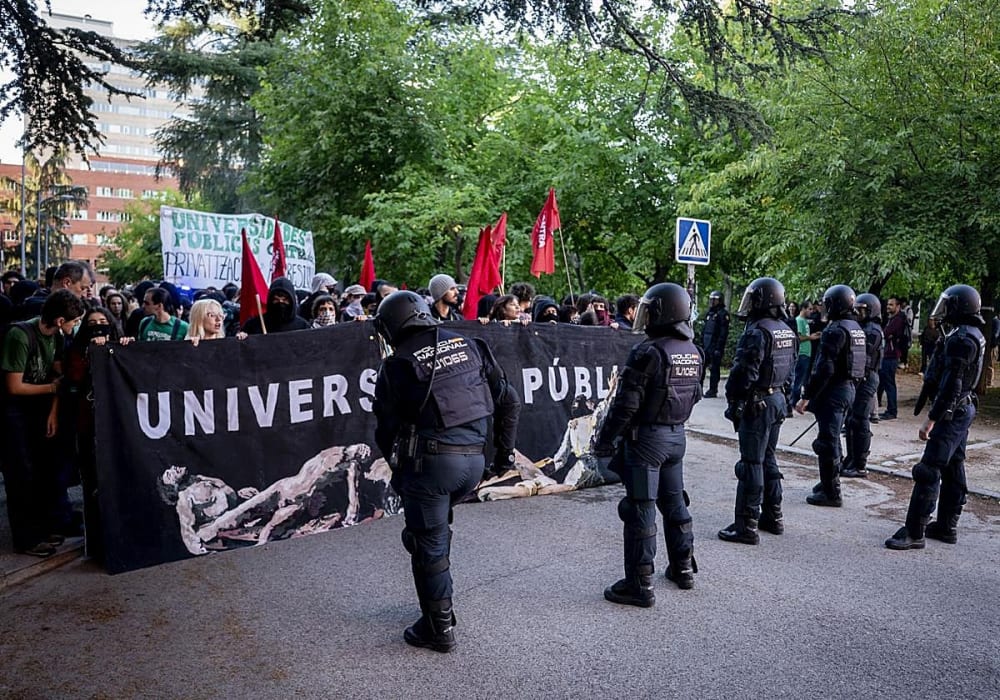 Contracorrent, l'associació estudiantil dels disturbis en la UCM i que vol «convertir les facultats en trinxeres»