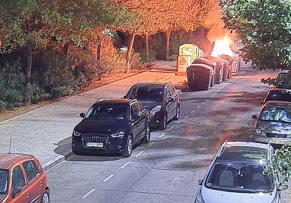 Cau el piròman del bufador, un jove de 19 anys addicte a cremar cotxes, papereres i telefonillos
