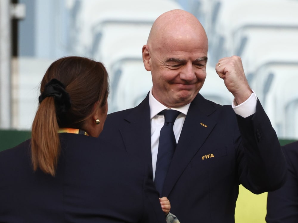 El president de la FIFA Infantono demano disculpes al consell però els crítics continuen sent infeliços.