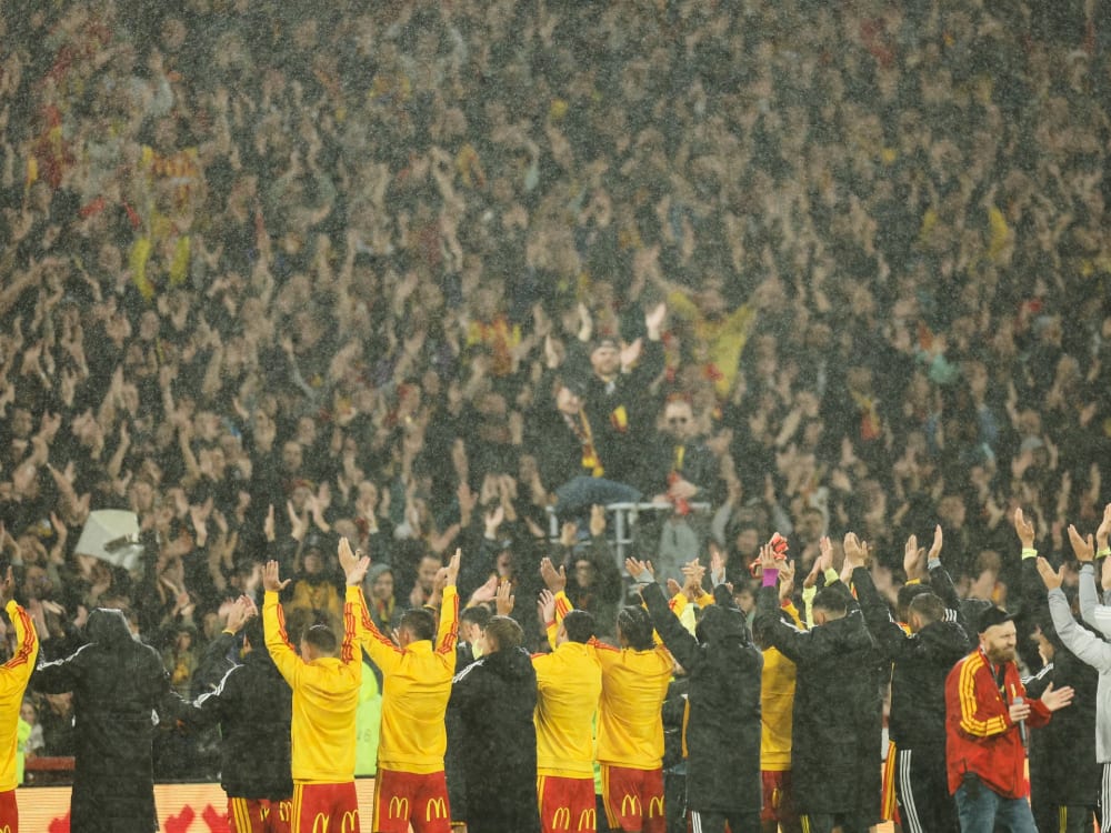 El cos del futbol francès demana als fans i als estudiants que facin la política fora dels estadis.