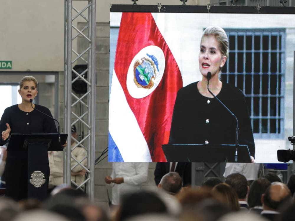 Costa Rica obre mega-prison com a model Bakele va abraçar a través d'Amèrica Llatina.