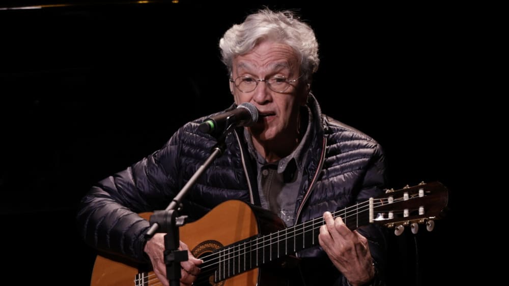 Caetano Veloso descobreix el nom del sergent que ho va ajudar durant la dictadura