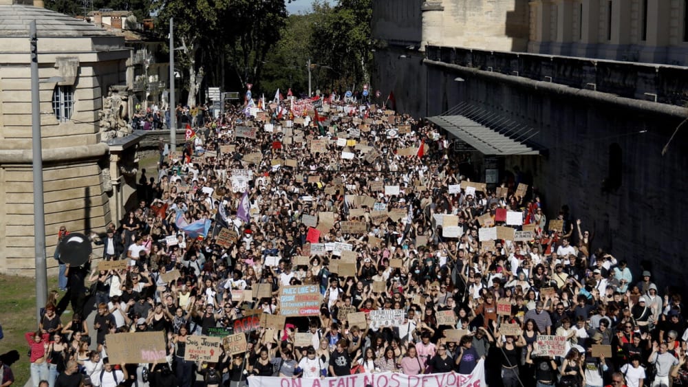 Encara blocs estudiantils a França, cap a possible 'convergència' amb gilet grocs