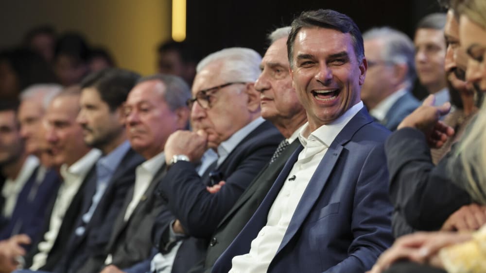 Flavio Bolsonaro obté el respatller de 5 partits de centredreta