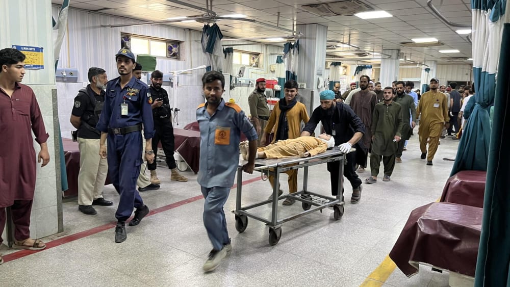 Es desploma el teulat d'un col·legi a Pakistan, morts 27 nens i un ensenyant