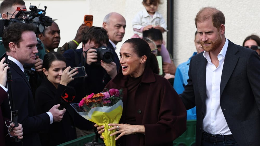Bany de multitud per Harry i Meghan en el primer compromís públic després de tornada en Gb