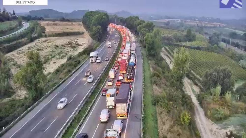Retencions de més de 10 #km en la #AP-7 per un accident múltiple a Subirats