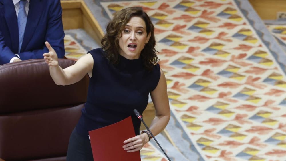 Ayuso afirma que la parella de Montse Mínguez té més patrimoni que Jeff Bezos