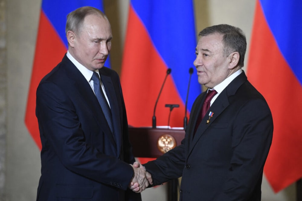 Com Putin favorite va reobrir la porta als concursos internacionals.