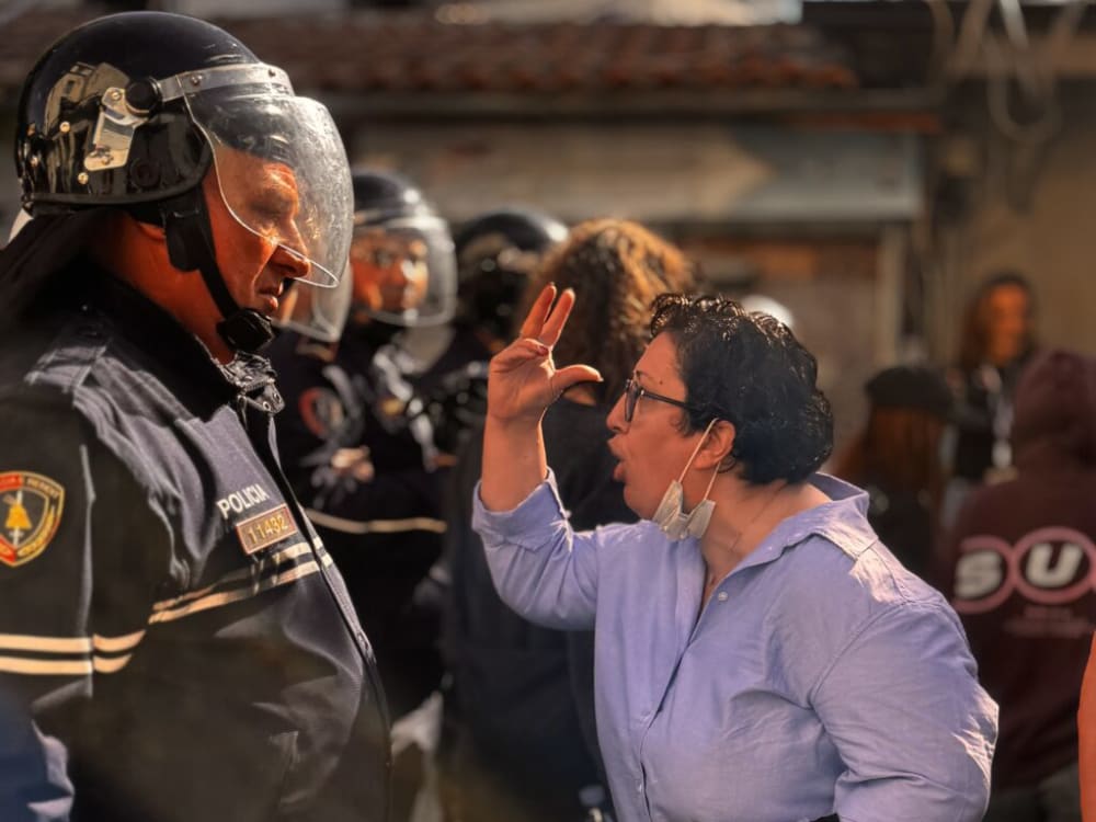 L'escola d'Europa s'ha saquejat i cremat durant les protestes d'estudiants albanesos