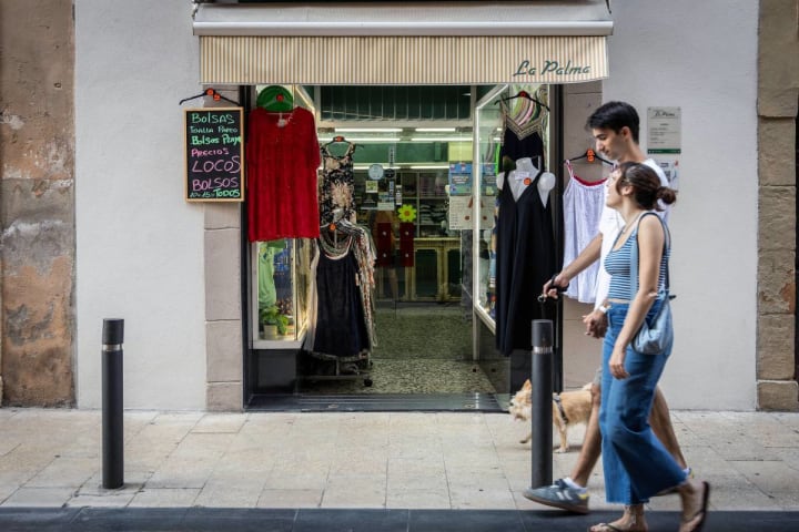 Descomptes de 10 euros per compra: així ha arrencat la nova política comercial a les botigues de Barcelona