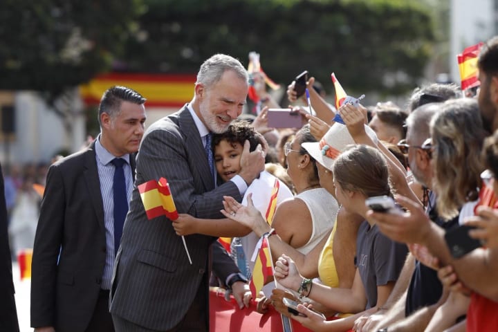 Melilla banya d'afecte als Reis 19 anys després i assenyala al Marroc: "Escolta Mohamed: que visqui Espanya, eh!"