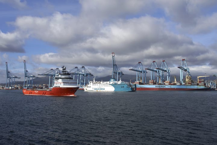 els EUA amenaça amb sancions de 200.000 dòlars a cada vaixell espanyol que vulgui usar els seus ports i restriccions a diversos productes