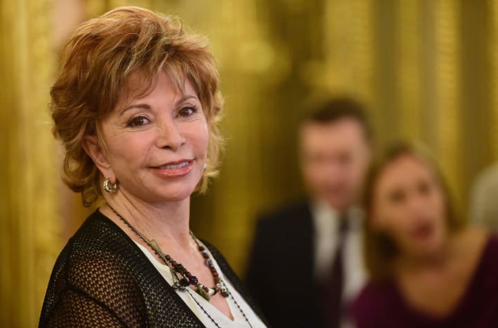 Isabel Allèn guanya el Premi Planeta amb la segona part de 'La casa dels esperits'