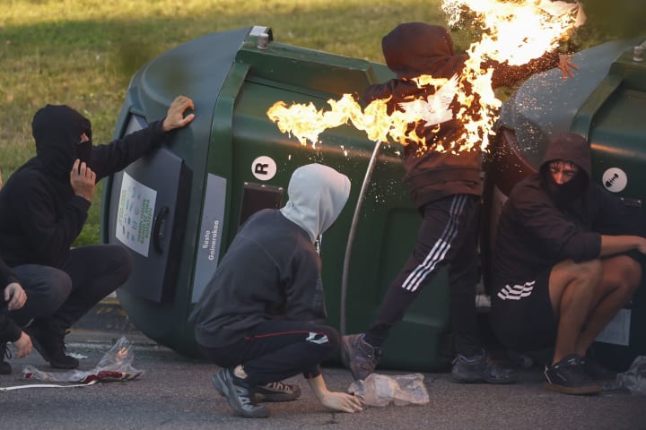 Càrregues policials, altercats i un detingut a Pamplona durant una protesta contra Vito Quiles
