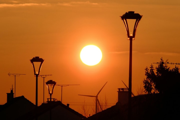França ja ha tingut 800 hores d'electricitat gratis (i fins de preu negatiu) per aquests motius