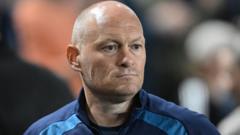 Alex Neil, entrenador del Millwall, durant un partit de futbol.