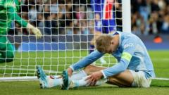 Pep Guardiola a la graderia durant el partit del Manchester City a l'Etihad Stadium.