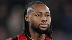 El futbolista Antoine Semenyo al terreny de joc
