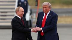Com els conflictes globals s'han convertit en un mal de cap per a Trump a poques setmanes de les eleccions de mitjà terme als EUA