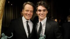 "T'estranyaré, fill": l'emotiu comiat de Bryan Cranston després de la mort de RJ Mitte, el seu company en "Breaking Bad"