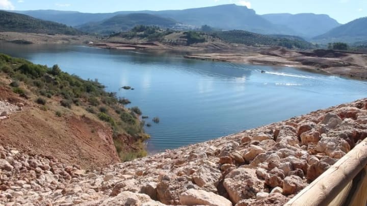 Dos pescadors troben el cadàver d'un home de 65 anys en la presa de Siles