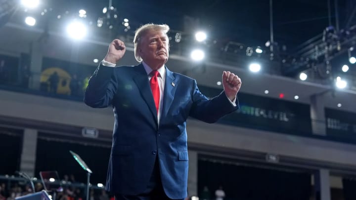 Trump estudia utilitzar la "mare de totes les bombes" en la guerra contra l'Iran