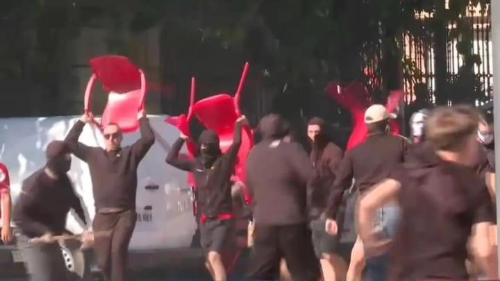Detinguts quatre ultres del Sevilla per la brutal baralla durant la prèvia del partit contra el Llevant #FC