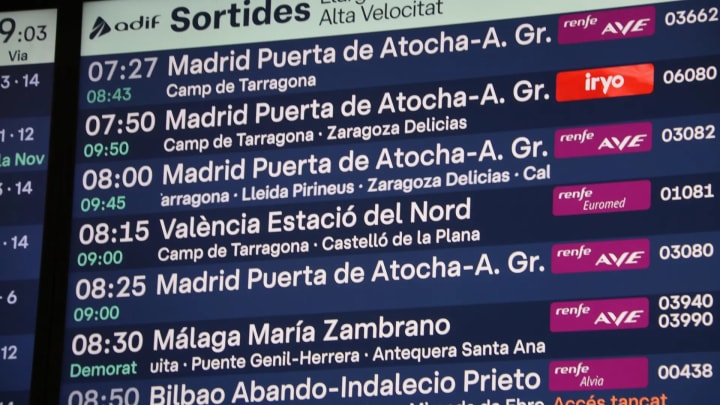 Renfe manté avui la demora dels seus #AVE Madrid-Barcelona mentre que Ouigo i Iryo suprimeixen aquests trens