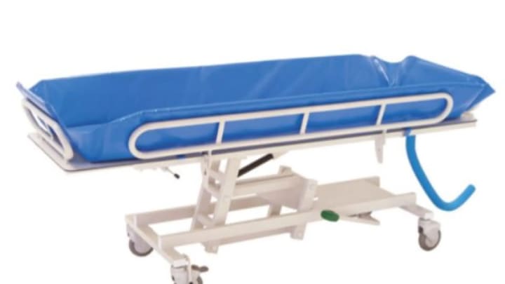 Sanitat alerta del risc d'obertura del suport lateral en una marca de lliteres de dutxa