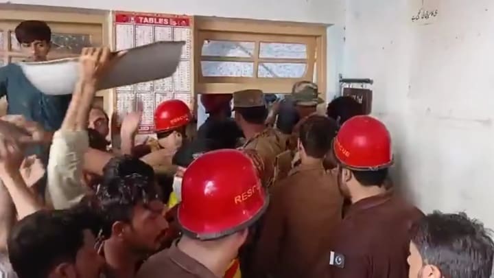 Tragèdia escolar: almenys 17 nens i una docent morts després de #caure el sostre d'una escola