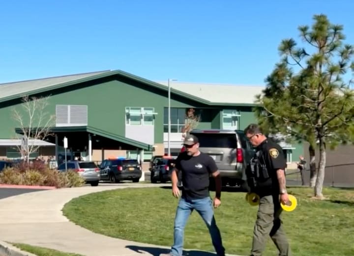 Un tiroteig en una escola primària d'Oregon deixa tres nens i un professor morts