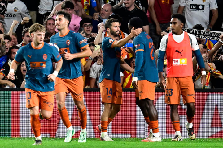 Javier Aguirre li posa un pegat al València