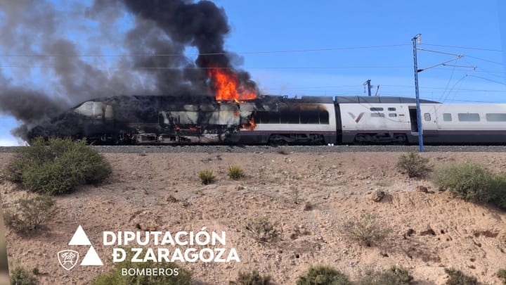 Un incendi en un #AVE interromp la línia Madrid-Barcelona i altera els plans de viatge de 19.500 viatgers