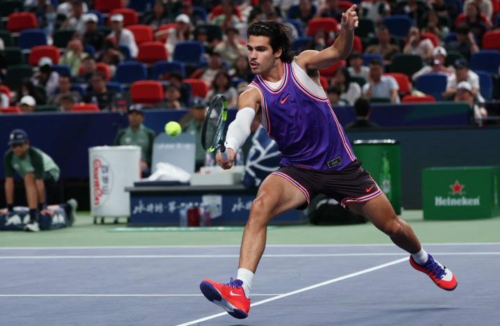 Alcaraz venç a Cerúndolo en la seva estrena en el Masters de Shanghái