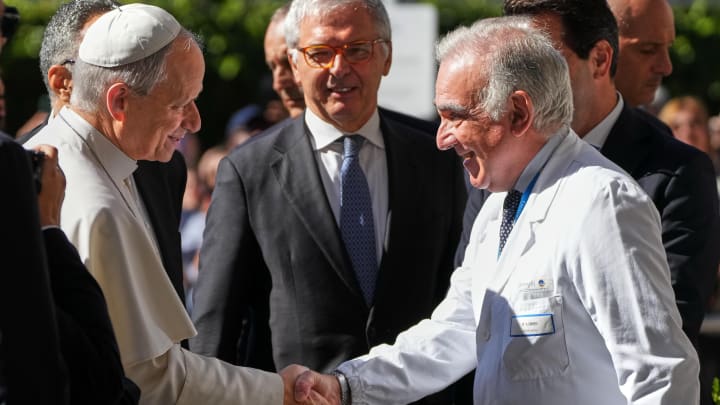 El Vaticà revela que el Papa tenia un tumor maligne en el pulmó i l'operació ha conclòs “positivament”
