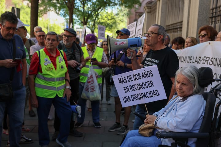 Ni sortir de casa ni aconseguir ocupació: les llistes d'espera, una barrera per a la independència de milers de discapacitats
